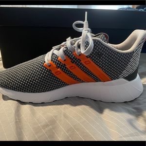 NIB adidas questar flow shoes 4.5